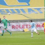 05.06.2020 Kielce. PKO Ekstraklasa. Mecz Korona Kielce - Piast Gliwice. Na zdjęciu (z lewej): Marek Kozioł / Wiktor Taszłow / Radio Kielce
