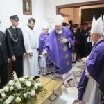 06.06.2020. Kałków. Uroczystości pogrzebowe ks. Czesława Wali. Na zdjęciu (w środku): Piotr Turzyński - biskup pomocniczy diecezji radomskiej / Wiktor Taszłow / Radio Kielce