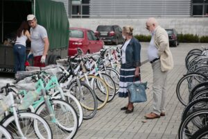 07.06.2020. Kielce. Rowery na kiermaszu letnim w Targach Kielce / Wiktor Taszłow / Radio Kielce