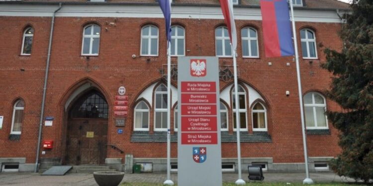 RADIO KOSZALIN. Bezpłatne autobusy dla wyborców w gminie Mirosławiec - Radio Kielce Radio Koszalin