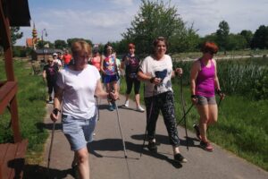 07.06.2020. Koprzywnica. Sekcja nordic walking / Grażyna Szlęzak-Wójcik / Radio Kielce