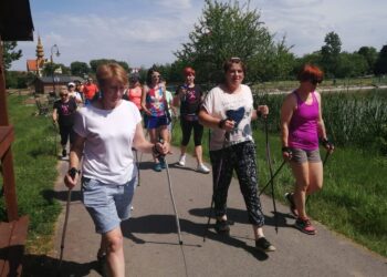 07.06.2020. Koprzywnica. Sekcja nordic walking / Grażyna Szlęzak-Wójcik / Radio Kielce