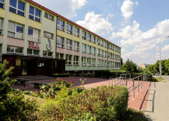 29.6.2016 Kielce. Zespół Szkół Ogólnokształcących nr 10. Szkoła Podstawowa nr 22 im. Generała Stanisława Maczka oraz Gimnazjum nr 10 im. 1 Dywizji Pancernej. / Wojciech Habdas / Radio Kielce