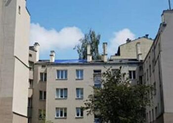 Zapadał się dach kamienicy na Woli / Krzysztof Strzałkowski/Radio dla Ciebie
