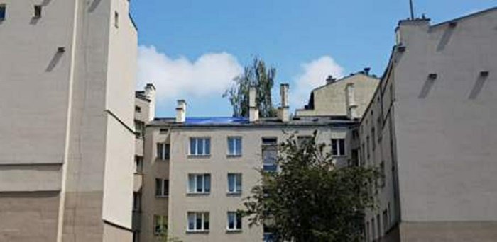 RADIO DLA CIEBIE. Warszawa. Zapadł się dach kamienicy na Woli. Lokale wyłączone z użytku, dzielnica oferuje pomoc - Radio Kielce Zapadał się dach kamienicy na Woli / Krzysztof Strzałkowski/Radio dla Ciebie