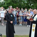 21.06.2020 Sulisławice. Drugi dzień uroczystości z okazji 200. rocznicy pielgrzymki mieszkańców Staszowa do Sulisławic. Na zdjęciu: o. Artur Traczewski - kustosz Sanktuarium Maryjnego w Sulisławicach i ks. Szczepan Janas - proboszcz parafii św. Ducha w Staszowie / Grażyna Szlęzak-Wójcik / Radio Kielce