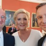 21.07.2020. Warszawa. Andrzej Duda odebrał uchwałę Państwowej Komisji Wyborczej o wyborze na urząd prezydenta RP. Na zdjęciu (od lewej): Piotr Wawrzyk - wiceminister spraw zagranicznych, Agata Kornhauser-Duda i prezydent Andrzej Duda / Piotr Wawrzyk