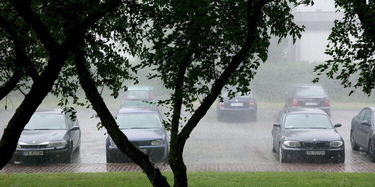 Kielce. Opady deszczu przy ulicy Radiowej. / Radio Kielce
