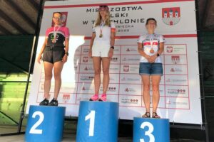 Rawa Mazowiecka. Mistrzostwa Polski w triathlonie. Na zdjęciu (pierwsza z prawej): Renata Brzóska / TS Akwedukt / facebook