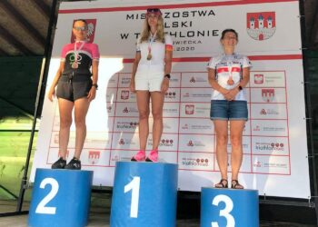 Rawa Mazowiecka. Mistrzostwa Polski w triathlonie. Na zdjęciu (pierwsza z prawej): Renata Brzóska / TS Akwedukt / facebook