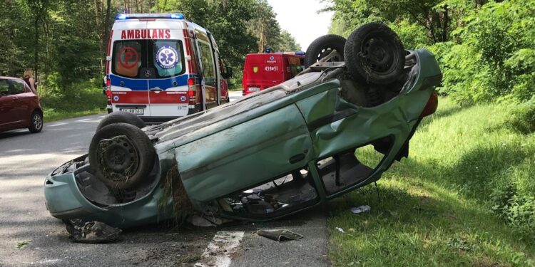 25.07.2020. Ruda Maleniecka. Wypadek przy skrzyżowaniu DK 74 i 42 / OSP KSRG Ruda Maleniecka