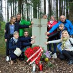 Reportaż „TEN Polak”. Na zdjęciu: wspólne spotkanie polskich i niemieckich rodzin przy pomniku Stefana Dudy w Gallenbach / archiwum prywatne