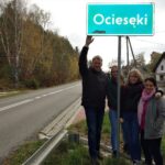Reportaż „TEN Polak”. Na zdjęciu:  Ociesęki - rodzina Häußler śladami Stefana Dudy przyjeżdża do miejscowości / archiwum prywatne