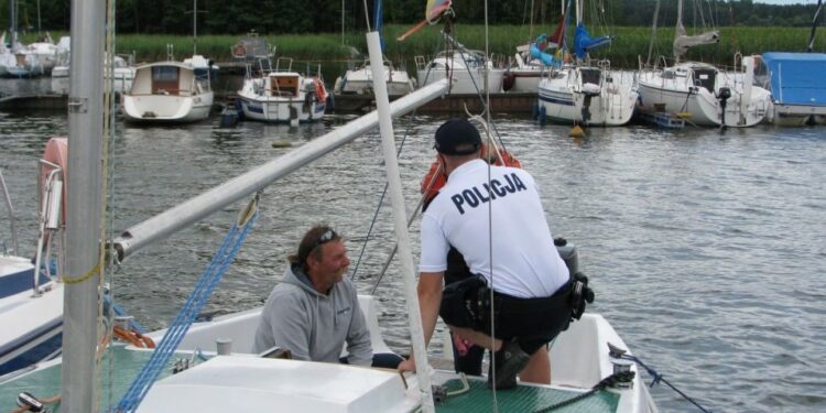 RADIO PIK. Jachty i przyczepy sprawdzane przez policję. Zalew Koronowski pod kontrolą - Radio Kielce Radio PiK