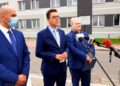 16.07.2020. Starachowice. Konferencja nt. powrotu szpitala do zwykłego trybu pracy. Na zdjęciu od lewej dyrektor szpitala Grzegorz Kaleta, starosta starachowicki Piotr Babicki, członek zarządu powiatu Robert Sowula / Anna Głąb / Radio Kielce