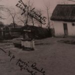 Złota, gmina Samborzec. Historyczne zdjęcie z miejsca zabójstwa policjanta. Zaznaczone miejsce śmierci / Album: 100 lat sandomierskiej Policji