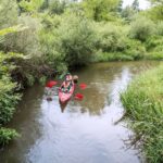 Wolontariusze Enea Elektrownia Połaniec podczas sprzątania rzeki  Czarnej / Enea Elektrownia Połaniec