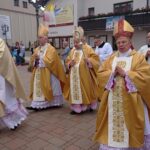 02.07.2020 Skarżysko. Jubileusz 15-lecia koronacji obrazu Matki Bożej Ostrobramskiej. Na zdjęciu (od lewej): Piotr Turzyński - biskup pomocniczy diecezji radomskiej, arcybiskup Wacław Depo, kardynał Stanisław Dziwisz i Henryk Tomasik - biskup radomski / Anna Głąb / Radio Kielce