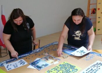 Bicie rekordu w układaniu puzzli / Monika Gosławska / Radio Łódź