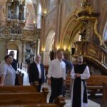 06.07.2020. Wąchock. Prywatna wizyta prezydenta Andrzeja Dudy w Opactwie Cystersów. Na zdjęciu (w środku): Beata Szydło - europoseł PiS, Krzysztof Lipiec - prezes świętokrzyskiego PiS i prezydent Andrzej Duda / oo. cystersi