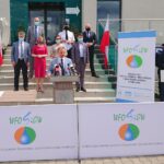 06.07.2020. Kielce. Odebranie promes przez strażaków-ochotników na projekty łączące ochronę środowiska z poprawą energooszczędnością strażnic. Na zdjęciu (od lewej): Krzysztof Słoń - senator PiS, Grzegorz Socha - wiceprezes WFOŚiGW, Anna Krupka - wiceminister sportu, Agata Wojtyszek - poseł PiS, brygadier Grzegorz Rajca  - zastępca Świętokrzyskiego Komendanta Wojewódzkiego Państwowej Straży Pożarnej, Bartłomiej Dorywalski - poseł PiS, Rafał Nowak - wicewojewoda świętokrzyski. Przemawia: Ryszard Gliwiński - prezes Wojewódzkiego Funduszu Ochrony Środowiska i Gospodarki Wodnej w Kielcach / Daniel Lenart / Radio Kielce