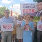 04.07.2020. Włoszczowa. Akcja „Łączy nas Polska”. Na zdjęciu (od lewej): Dariusz Czechowski - starosta włoszczowski i Anna Krupka - wiceminister sportu / Ewa Pociejowska-Gawęda / Radio Kielce