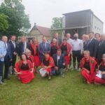 03.07.2020 Słupia Jędrzejowska. Stacja Doświadczalna Oceny Odmian. Na zdjęciu od lewej: Marek Mentel - przewodniczący rady powiatu jędrzejowskiego, Grzegorz Piec – starosta konecki, Wiesław Wojciechowski, Paweł Faryna – starosta jędrzejowski, Grzegorz Wojciechowski – poseł ziemi łódzkiej, Marek Bogusławski – wicemarszałek województwa, Marek Jońca – członek zarządu województwa, Andrzej Bętkowski – marszałek województwa świętokrzyskiego, Elżbieta Kwiecień-Ząbek – zastępca dyrektora Departamentu Rolnictwa i Rozwoju Obszarów Wiejskich UMWŚ, Jacek Włosowicz – senator, Zbigniew Matyśkiewicz – przewodniczący rady powiatu włoszczowskiego, Jarosław Staciwa – członek zarządu powiatu koneckiego, Artur Konarski – radny sejmiku województwa świętokrzyskiego oraz panie z Koła Gospodyń Wiejskich Tarnawa Góra z powiatu włoszczowskiego powiatu  / Ewa Pociejowska-Gawęda / Radio Kielce