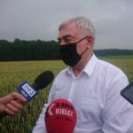 03.07.2020 Słupia Jędrzejowska. Stacja Doświadczalna Oceny Odmian. Na zdjęciu Andrzej Bętkowski - marszałek województwa świętokrzyskiego / Ewa Pociejowska-Gawęda / Radio Kielce