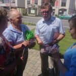 04.07.2020. Włoszczowa. Akcja „Łączy nas Polska”. Na zdjęciu (od prawej):  Anna Krupka - wiceminister sportu i Dariusz Czechowski - starosta włoszczowski / Ewa Pociejowska-Gawęda / Radio Kielce