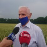 03.07.2020 Słupia Jędrzejowska. Stacja Doświadczalna Oceny Odmian. Na zdjęciu Marek Jońca - członek zarządu województwa świętokrzyskiego / Ewa Pociejowska-Gawęda / Radio Kielce