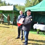 25.07.2020. Biały Ług. 100-lecie utworzenia 27. Pułku Ułanów im. Stefana Batorego. Na zdjęciu (od lewej): Rafał Nowak - wicewojewoda świętokrzyski i Maciej Downar-Zapolski - syn ostatniego dowódcy 27. Pułku Ułanów im. Stefana Batorego / Magdalena Galas-Klusek / Radio Kielce