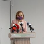 27.07.2020. Kielce. Podpisanie umowy nr 8 000 z beneficjentem programu "Czyste powietrze". Na zdjęciu: Anna Krupka - wiceminister sportu; poseł PiS, / Michał Kita / Radio Kielce