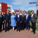 10.07.2020. Włoszczowa. Skrzyżowanie ulic Sienkiewicza, Młynarskiej i Głowackiego. Na zdjęciu (od lewej): Łukasz Karpiński - wicestarosta włoszczowski, Artur Konarski - radny sejmiku, Tomasz Jamka - członek zarządu województwa świętokrzyskiego, Zbigniew Matyśkiewicz - przewodniczący rady powiatu włoszczowskiego, Małgorzata Gusta - członek zarządu powiatu włoszczowskiego, Dariusz Czechowski - starosta włoszczowski, Mariusz Gosek - poseł PiS, Zbigniew Hamera - radny powiatowy, Norbert Gąsieniec - dyrektor Zarządu Dróg Powiatowych we Włoszczowie, Rafał Pacanowski - członek zarządu powiatu włoszczowskiego, Sławomir Owczarek - radny powiatowy, Grzegorz Dziubek - burmistrz Włoszczowy, Leopold Kwapisz - radny powiatowy / Ewa Pociejowska-Gawęda / Radio Kielce