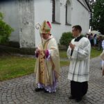 19.07.2020. Małogoszcz. Prymicyjna msza święta arcybiskupa Henryka Jagodzińskiego. Na zdjęciu (w środku): abp. Henryk Jagodziński / Ewa Pociejowska-Gawęda / Radio Kielce