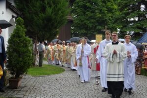 19.07.2020. Małogoszcz. Prymicyjna msza święta arcybiskupa Henryka Jagodzińskiego / Ewa Pociejowska-Gawęda / Radio Kielce