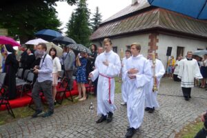 19.07.2020. Małogoszcz. Prymicyjna msza święta arcybiskupa Henryka Jagodzińskiego / Ewa Pociejowska-Gawęda / Radio Kielce