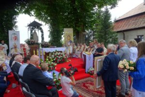 19.07.2020. Małogoszcz. Prymicyjna msza święta arcybiskupa Henryka Jagodzińskiego / Ewa Pociejowska-Gawęda / Radio Kielce