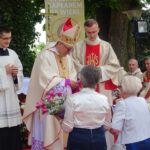 19.07.2020. Małogoszcz. Prymicyjna msza święta arcybiskupa Henryka Jagodzińskiego. Na zdjęciu (w środku): abp. Henryk Jagodziński / Ewa Pociejowska-Gawęda / Radio Kielce
