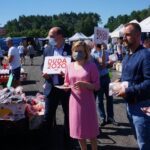 05.07.2020. Miedziana Góra. Wiceminister Anna Krupka zachęca do wsparcia Andrzeja Dudy. Na zdjęciu (w środku): Anna Krupka - wiceminister sportu / Michał Kita / Radio Kielce