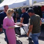 05.07.2020. Miedziana Góra. Wiceminister Anna Krupka zachęca do wsparcia Andrzeja Dudy. Na zdjęciu (w środku): Anna Krupka - wiceminister sportu / Michał Kita / Radio Kielce