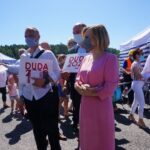 05.07.2020. Miedziana Góra. Wiceminister Anna Krupka zachęca do wsparcia Andrzeja Dudy. Na zdjęciu (w środku): Anna Krupka - wiceminister sportu / Michał Kita / Radio Kielce