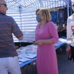 05.07.2020. Miedziana Góra. Wiceminister Anna Krupka zachęca do wsparcia Andrzeja Dudy. Na zdjęciu (w środku): Anna Krupka - wiceminister sportu / Michał Kita / Radio Kielce