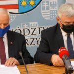 06.07.2020. Kielce. Podpisanie porozumienia dotyczącego innowacyjnych rozwiązań w gospodarowaniu odpadami komunalnymi. Na zdjęciu (od lewej): Marek Jońca - członek Zarządu Województwa, Andrzej Bętkowski - Marszałek Województwa Świętokrzyskiego / Michał Kita / Radio Kielce