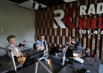 Na zdjęciu od lewej: senator Krzysztof Słoń – PiS, Kazimierz Kik – politolog UJK, Michał Kita - Radio Kielce / Dionizy Krawczyński / Radio Kielce