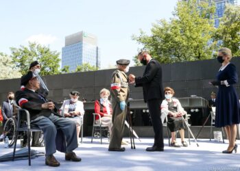30.07.2020. Warszawa. Muzeum Powstania Warszawskiego. Uroczystość wręczenia odznaczeń państwowych. Order odbiera Henryk Kokosza / KPRP