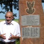 05.07.2020. Wola Grójecka. Uroczystości upamiętniające poległych żołnierzy 7 lipca 1944 roku. Na zdjęciu: Gustaw Hadyna - artysta, mieszkaniec Woli Grójeckiej, autor pomnika / Emilia Sitarska / Radio Kielce