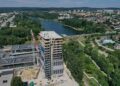 30.07.2020. Kielce. Plaza Tower - najwyższy budynek w Kielcach i województwie świętokrzyskim. Obiekt ma 17 kondygnacji i 55 metrów wysokości / Jarosław Kubalski / Radio Kielce