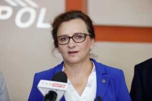 03.07.2020. Starachowice. Wizyta minister rodziny, pracy i polityki społecznej Marleny Maląg. Na zdjęciu: poseł Agata Wojtyszek / Jarosław Kubalski / Radio Kielce