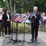 08.07.2020. Busko-Zdrój. Wizyta marszałek Sejmu Elżbiety Witek. Na zdjęciu (od lewej): Elżbieta Witek - marszałek Sejmu, Krzysztof Lipiec - poseł PiS / Jarosław Kubalski / Radio Kielce