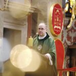 12.07.2020 Kielce. Obchody Narodowego Dnia Pamięci Ofiar Ludobójstwa. Na zdjęciu: ksiądz Adam Kędzierski - proboszcz parafii katedralnej / Jarosław Kubalski / Radio Kielce